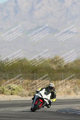 media/Oct-30-2025-Racers Edge (Thu) [[dabbdaf680]]/3-B Group/Session 2 Turn 2/